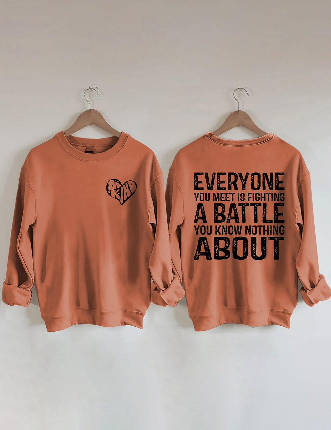 Tous ceux que vous rencontrez combattent un sweat-shirt de combat