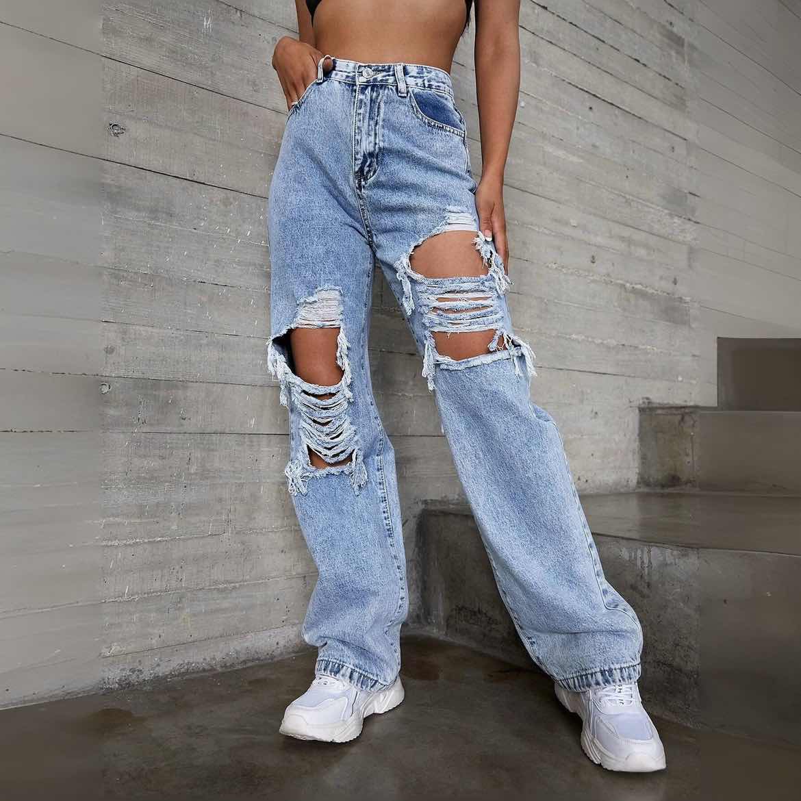 Zerrissene Straßenjeans