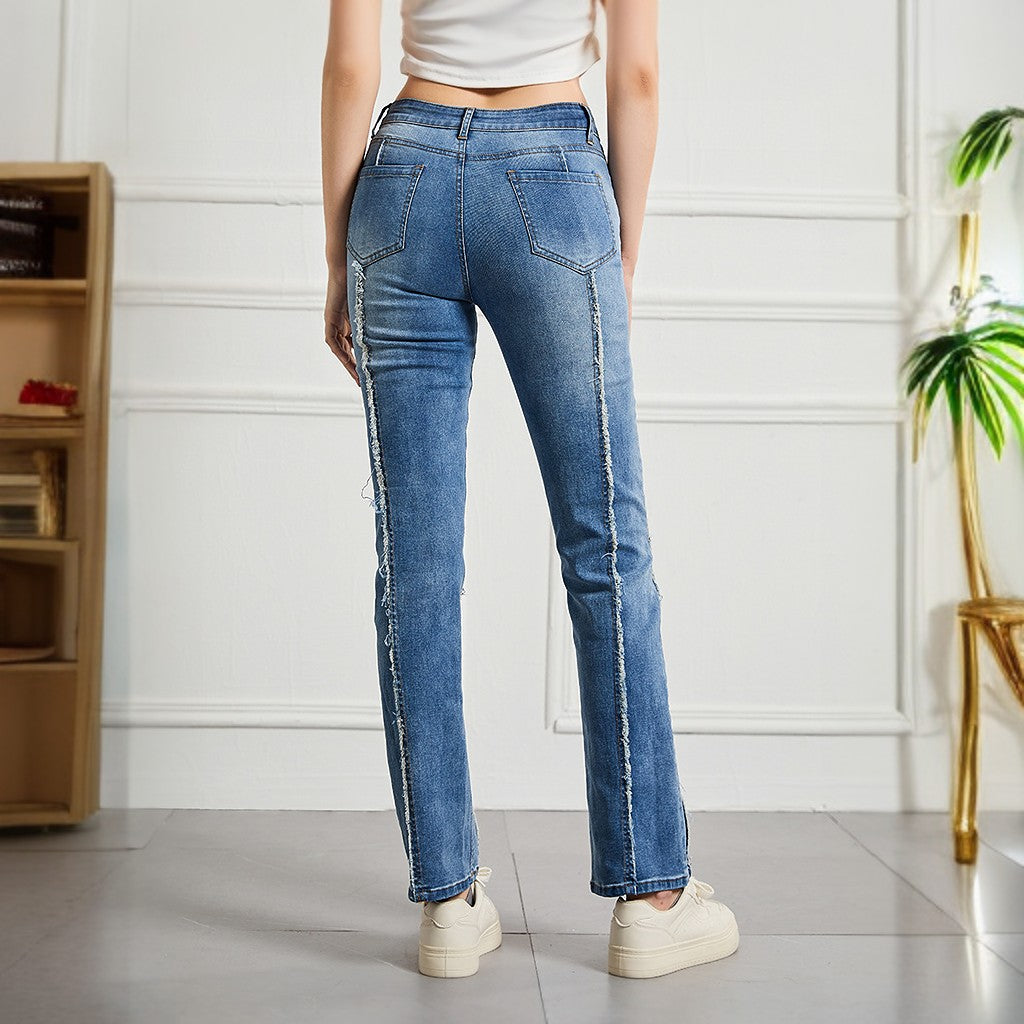 Jean évasé taille moyenne avec détails effilochés