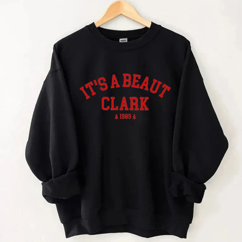 Es ist ein Weihnachts-Sweatshirt von Beaut Clark