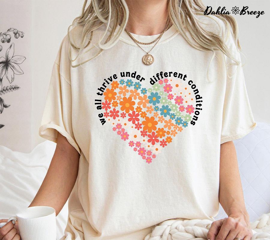 Nous prospérons tous dans différentes conditions T-shirt de soutien à l’autisme
