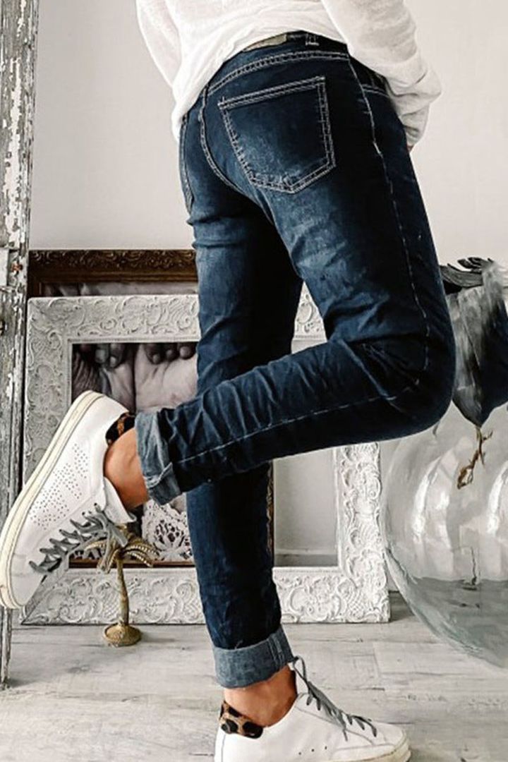 Geknöpfte Jeans mit geradem Bein und Rollsaum