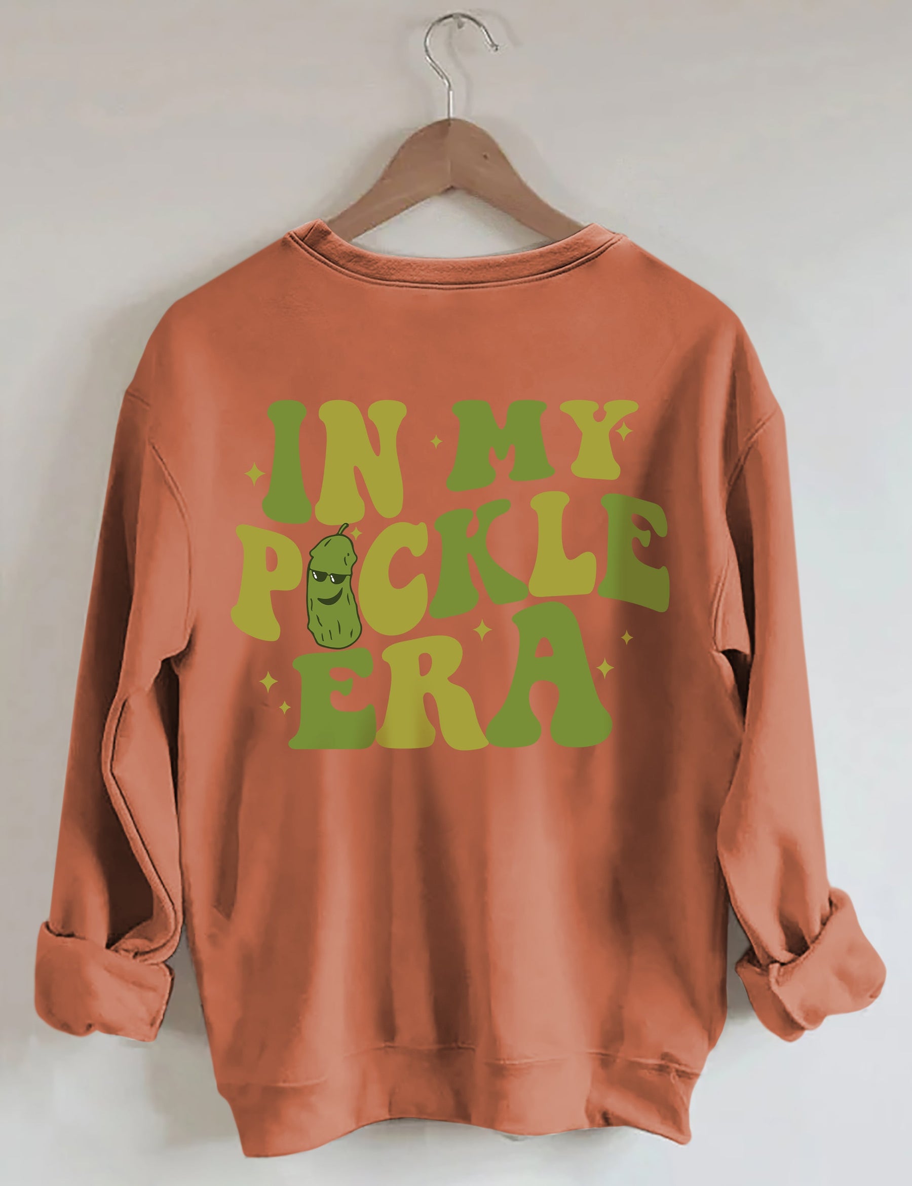In meinem Pickle-Ära-Sweatshirt