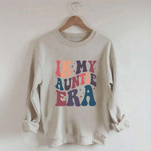 Dans mon sweat-shirt à col rond de l’ère tante