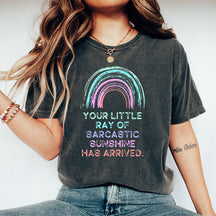 Votre petit rayon de soleil sarcastique est arrivé T-shirt