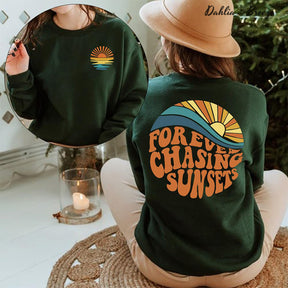 Sweat-shirt esthétique Forever Chasing Sunsets Beach