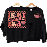 In meinem Häkel-Ära-Sweatshirt
