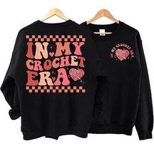 In meinem Häkel-Ära-Sweatshirt