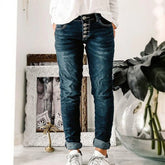Geknöpfte Jeans mit geradem Bein und Rollsaum