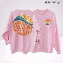 Sweat-shirt esthétique Forever Chasing Sunsets Beach
