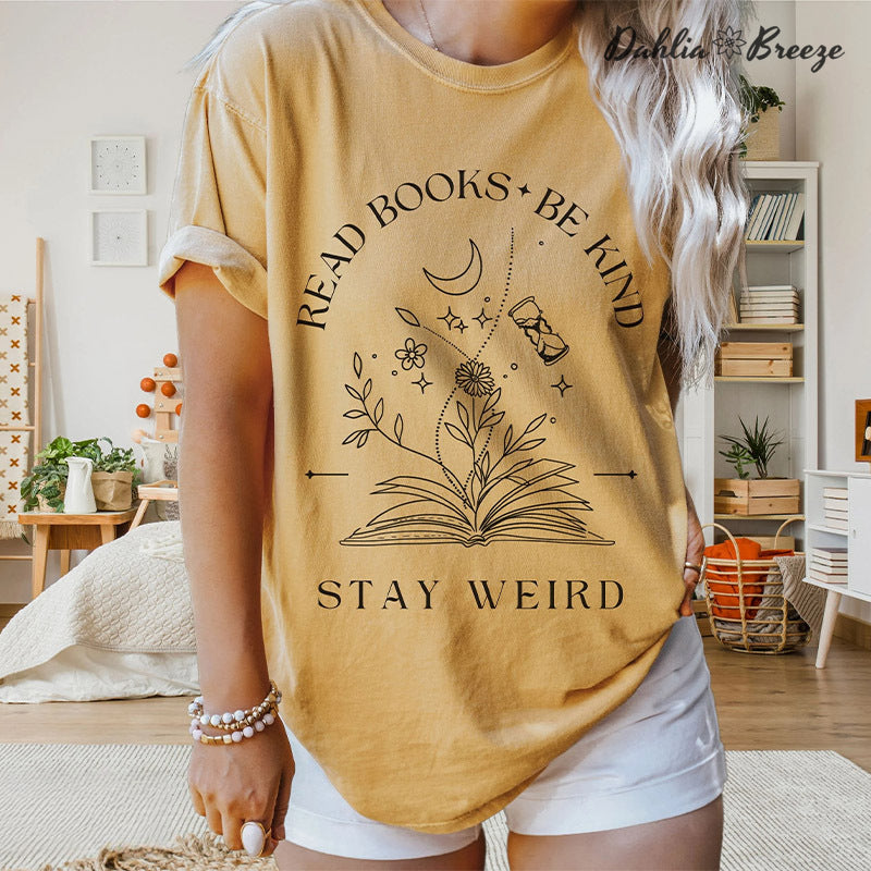 Lire des livres Be Kind Stay Weird Bookish T-shirt