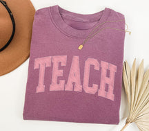 T-shirt mignon de pinte de lettre d'enseignant d'enseignant