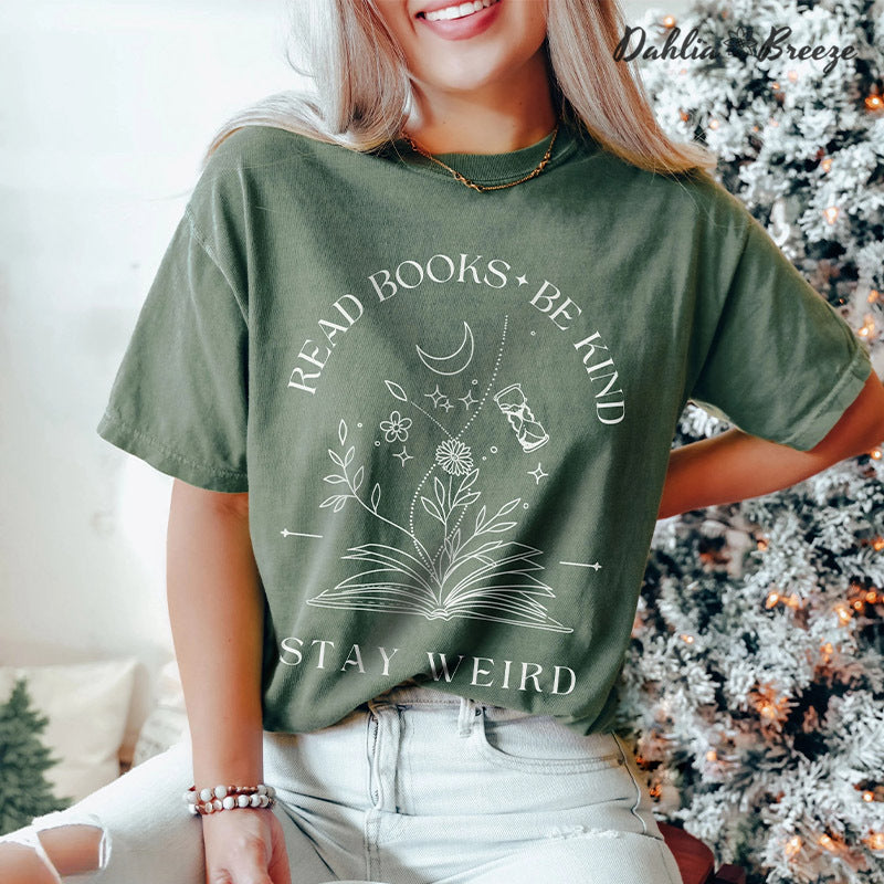 Lire des livres Be Kind Stay Weird Bookish T-shirt