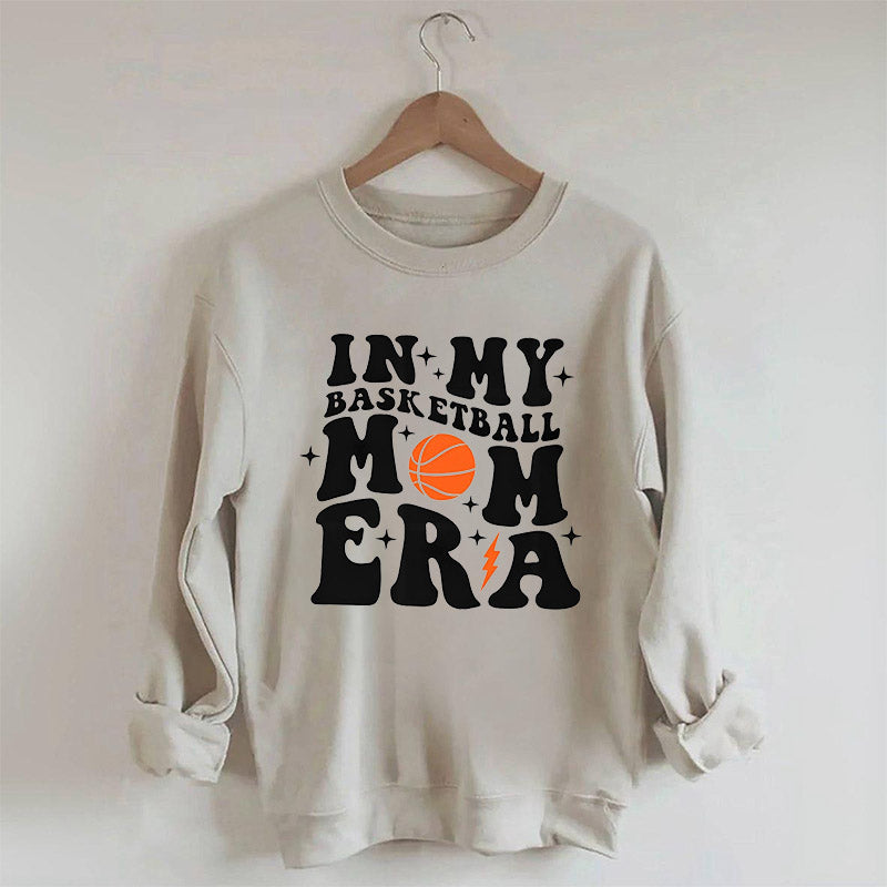 Sweat-shirt drôle à col rond dans mon ère de maman de basket-ball