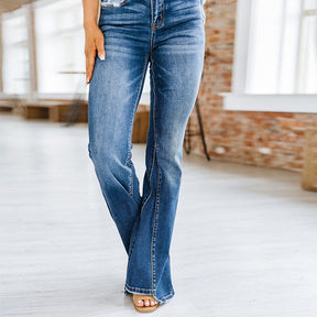 Ausgestellte Jeans mit hoher Taille
