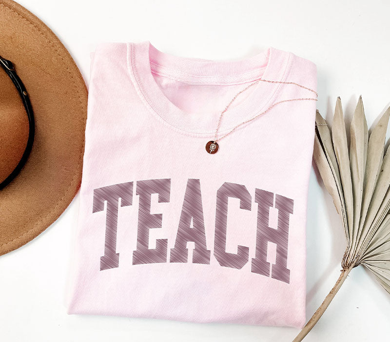 T-shirt mignon de pinte de lettre d'enseignant d'enseignant