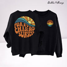 Sweat-shirt esthétique Forever Chasing Sunsets Beach