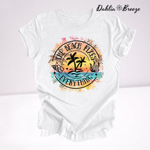 La plage répare tout T-shirt mignon de vacances à la plage