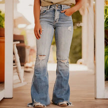 Flare-Jeans mit zerrissenem Knie und ungesäumtem Saum 