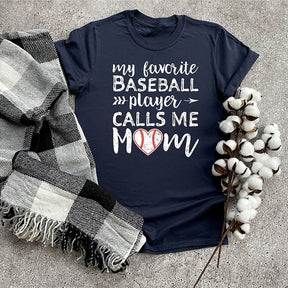 T-shirt Mon joueur de baseball préféré m'appelle maman