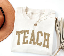 T-shirt mignon de pinte de lettre d'enseignant d'enseignant