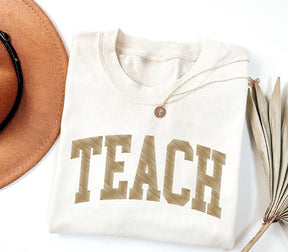 Cute Teacher Teach Letter Pint T-shirt