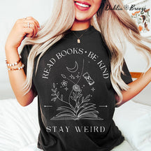 Lire des livres Be Kind Stay Weird Bookish T-shirt
