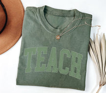 T-shirt mignon de pinte de lettre d'enseignant d'enseignant