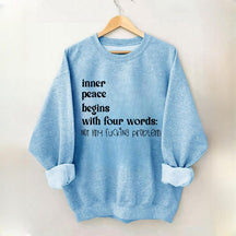La paix intérieure commence par un sweat-shirt à quatre mots