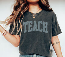 T-shirt mignon de pinte de lettre d'enseignant d'enseignant