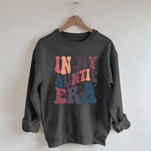 Dans mon sweat-shirt à col rond de l’ère tante