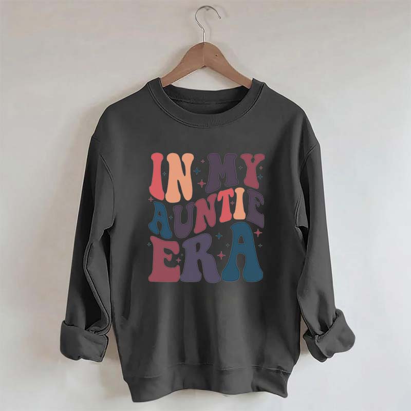 Dans mon sweat-shirt à col rond de l’ère tante