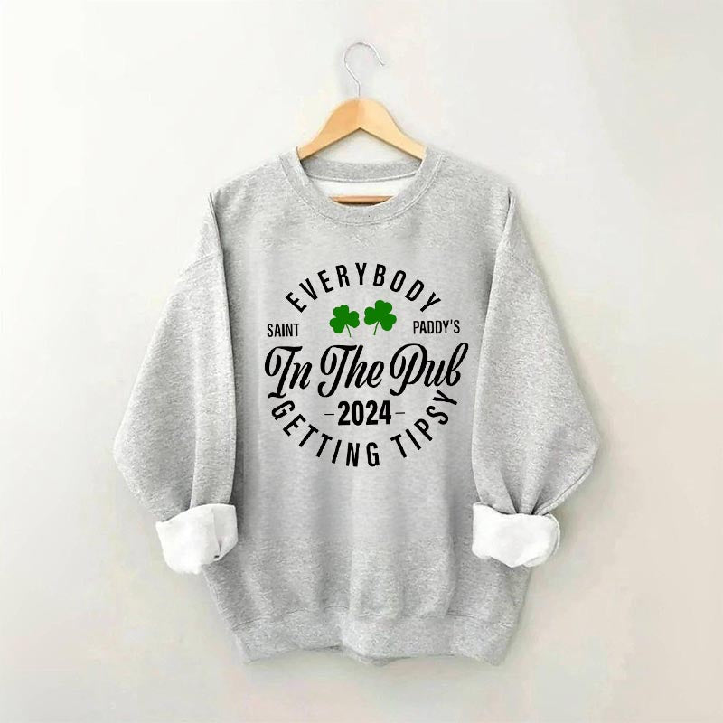 Tout le monde dans le pub devient un sweat-shirt éméché
