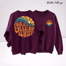 Sweat-shirt esthétique Forever Chasing Sunsets Beach