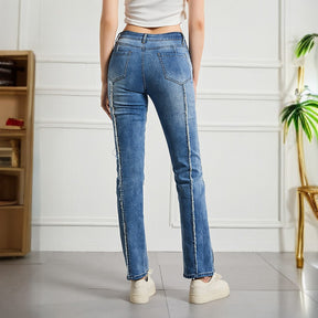 Jean évasé taille moyenne avec détails effilochés