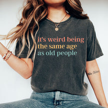 T-shirt C'est bizarre d'avoir le même âge que les personnes âgées