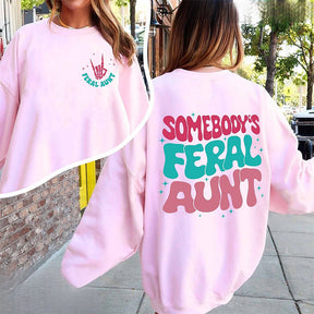 Somebody's Feral Aunt Lässiges Sweatshirt
