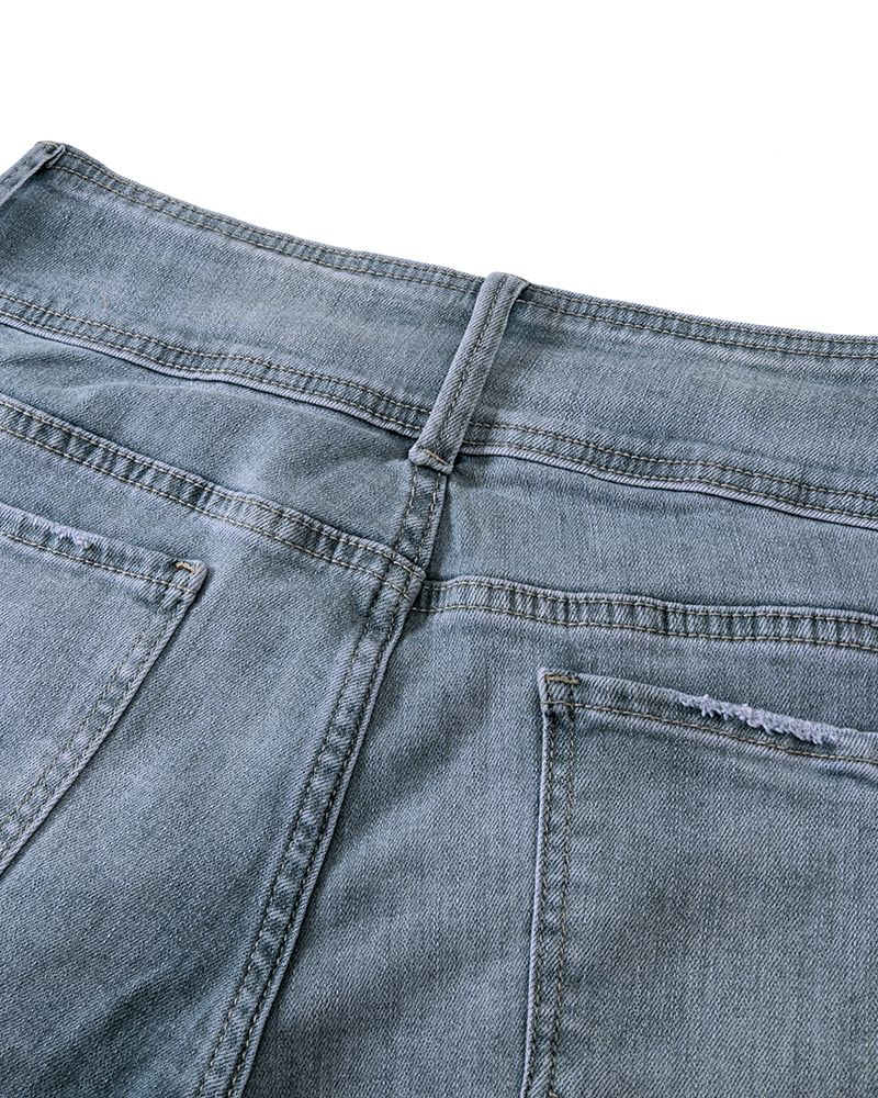 Flare-Jeans im Vintage-Stil mit seitlichen Knöpfen und mittlerer Taille