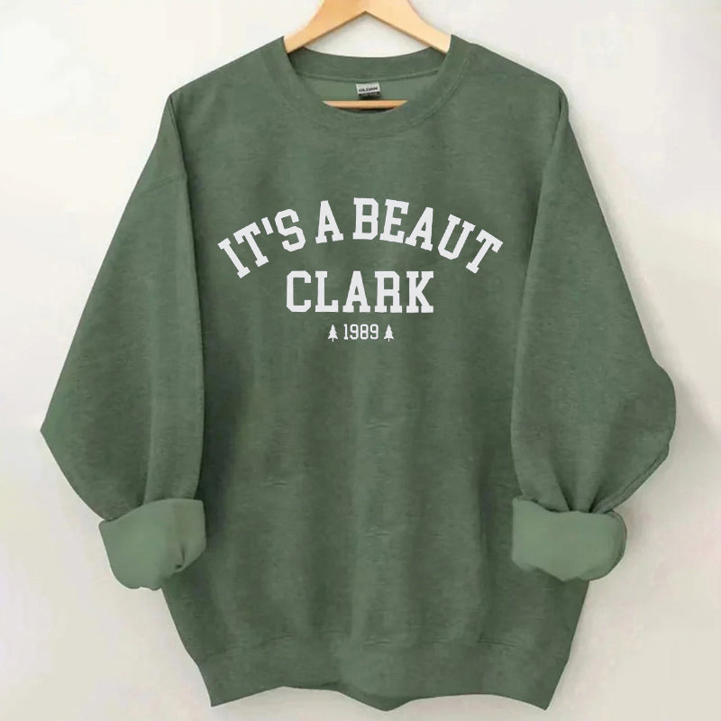 Es ist ein Weihnachts-Sweatshirt von Beaut Clark