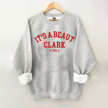 Es ist ein Weihnachts-Sweatshirt von Beaut Clark