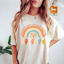 Dans un monde où vous pouvez être n'importe quoi, soyez gentil T-shirt