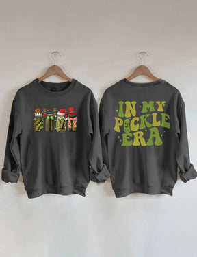 In meinem Pickle-Ära-Sweatshirt 