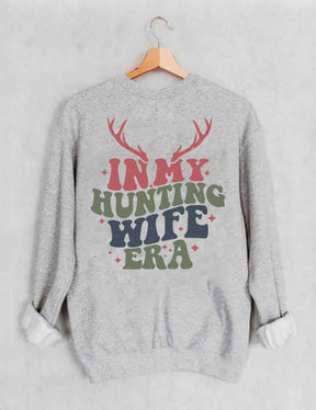 In meinem Jagdfrauen-Ära-Sweatshirt 