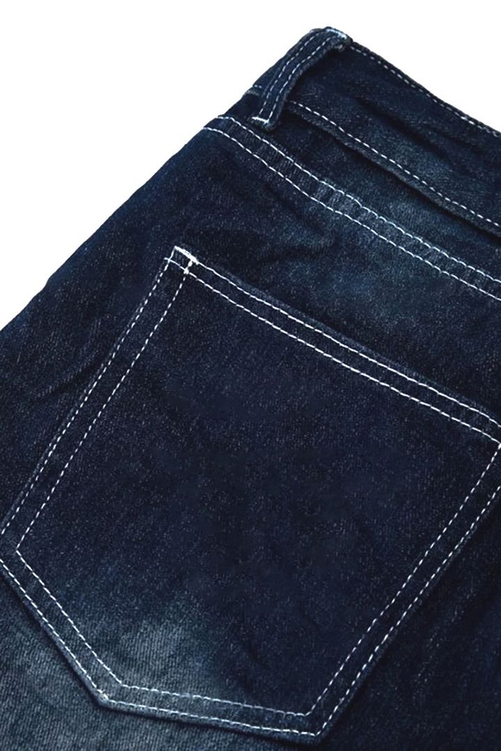 Geknöpfte Jeans mit geradem Bein und Rollsaum