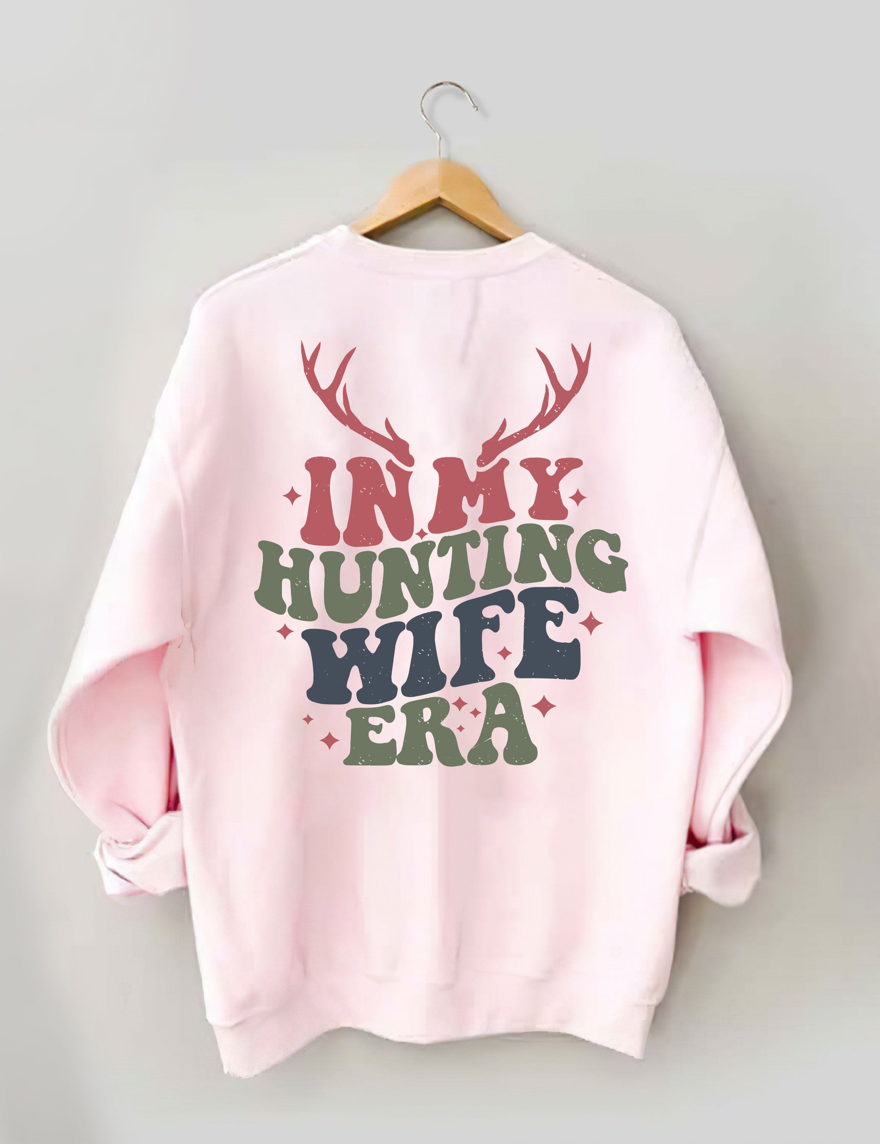In meinem Jagdfrauen-Ära-Sweatshirt 