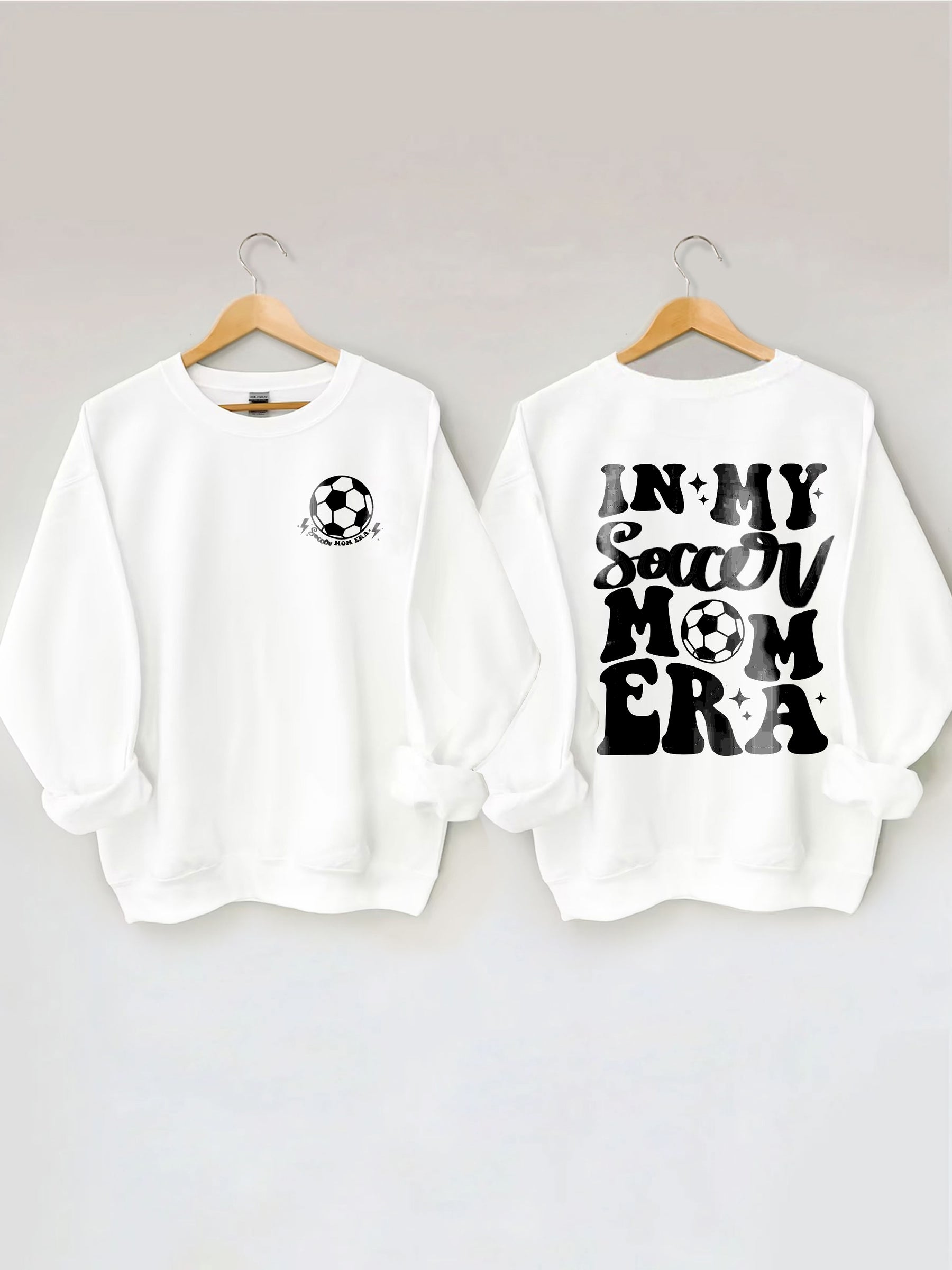 In meinem Fußball-Mama-Ära-Sweatshirt