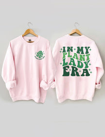 In meinem Plant Lady Era Sweatshirt
