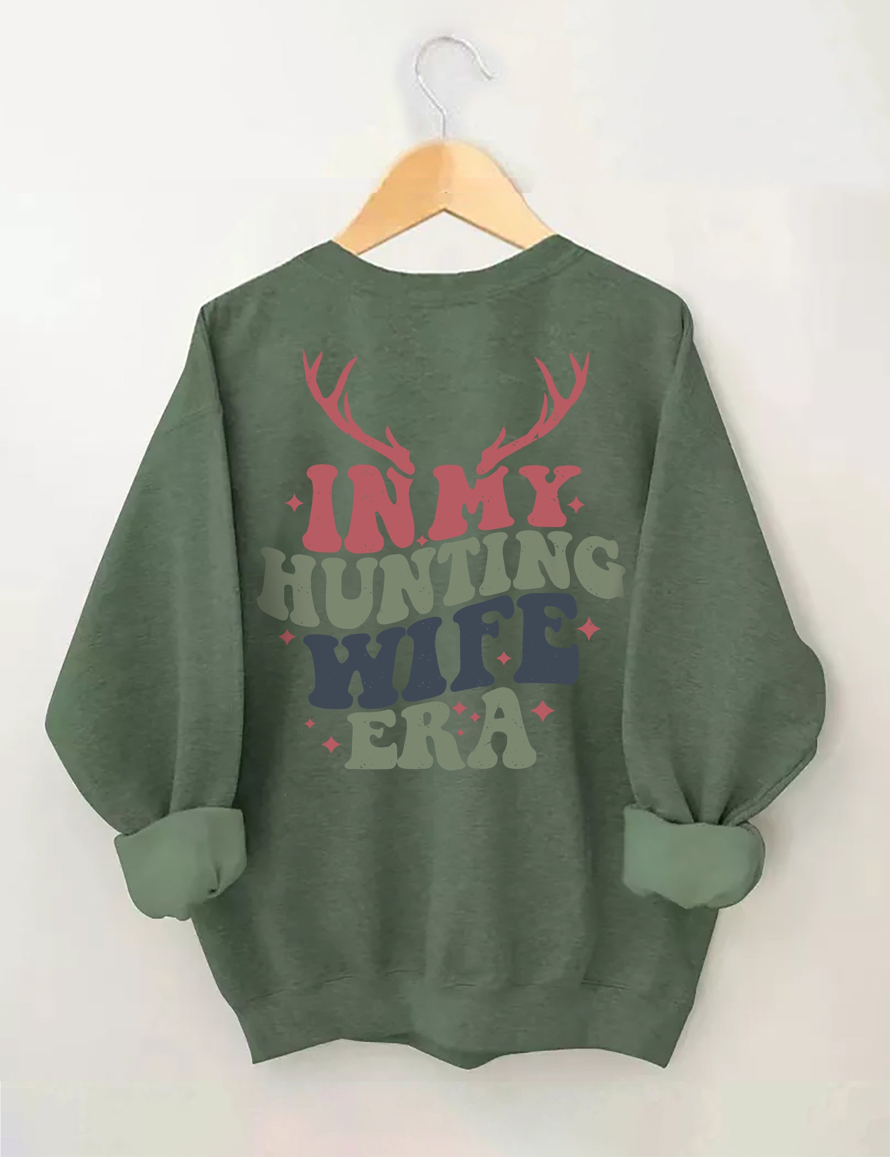 In meinem Jagdfrauen-Ära-Sweatshirt 