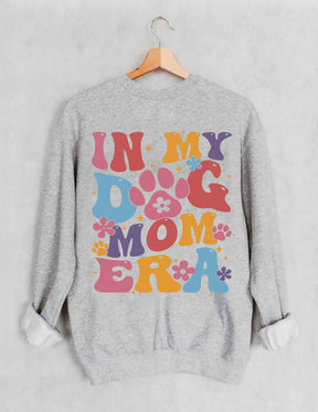 In meinem Hundemama-Ära-Sweatshirt