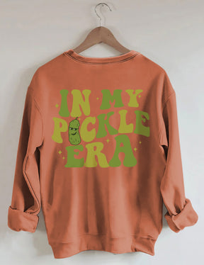 In meinem Pickle-Ära-Sweatshirt 